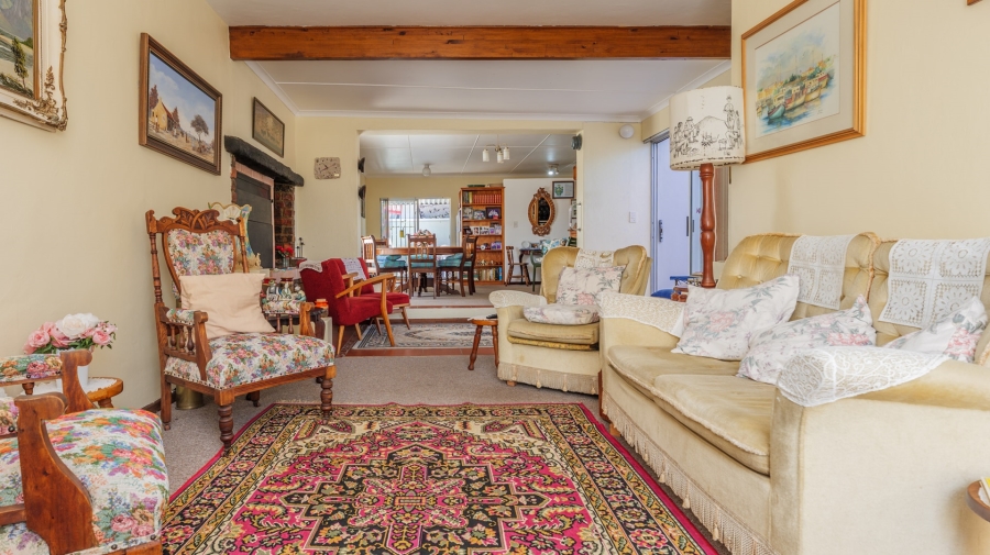 5 Bedroom Property for Sale in Struisbaai Western Cape